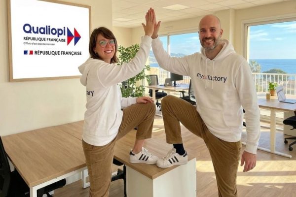 Équipe MyAiFactory célébrant la certification Qualiopi pour les formations IA