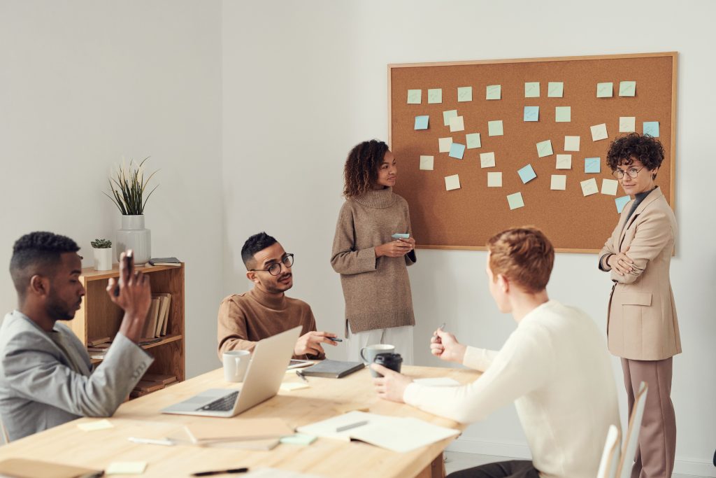 Entrepreneurs en atelier pour se former à l'IA